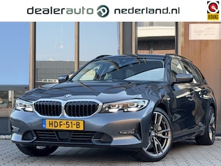 BMW 3-serie Touring 330i | Driving assistant | Sfeer-verlichting | 19 inch | Sport-s