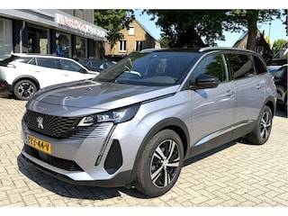 Peugeot 5008 Benzine 130 Pk ** Automaat ** Luxe GT * 7-Persoons * * Adaptive Cruise Control * Navigatie af fabriek + Apple Carplay / Android Auto * Stoelverwarming *  1/2 Lederen interieur * Achteruitrij Camera * Climate Control * Full Led Verlichting * Dod Vingerhoets; Vierde Generatie Eersteklas Service. Al meer dan 100 jaar een begrip in de Brabantse Kempen