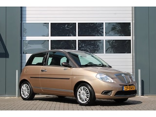 Lancia Ypsilon 1.4-16V Oro Automaat Clima/Elek.Ramen/C.V./RadioCD/AlcantaraBekleding/DistributieVervangen/APK:01-04-2027