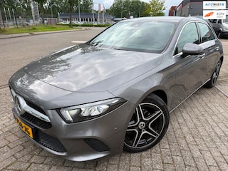 Mercedes-Benz A-klasse 180 Premium Plus 18 INCH-AMG NAVI CARPLAY LEDER