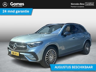 Mercedes-Benz GLC 300e 4MATIC Sport Edition | Amg Line | Nappa Leder Bruin | Premium Pakket | Night Pakket | Winter Pakket | Trekhaak | Panoramadak | Burmester 3D Surround | 360° Camera | Augmented Reality voor Navigatie | DISTRONIC Afstandsassistent | Dodehoekassistent | Verkeersbordenassistent | DIGITAL LIGHT | Elektrisch Verstelbare Stoelen + Memory | Stoelverwarming | Stuurverwarming | Sfeerverlichting | Apple CarPlay | Android Auto | Sierdelen Openporig Hout Aluminiumlines | Elektrische Achterklep | Elektrisch Inklapbare Buitenspiegels | Parkeersensoren