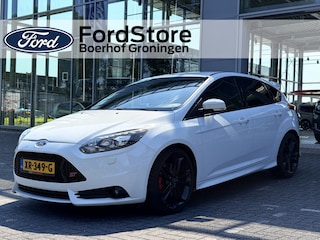 Ford Focus 2.0 250PK EcoBoost ST-3 | Recaro | Xenon | Camera | Sony | Uitlaat Kleppen systeem | 19-inch |