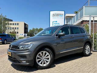 Volkswagen Tiguan 1.5 TSI ACT Comfortline Business  Trekhaak (1800kg)  LED  Keyless  CarPlay  Nieuwe 4s banden