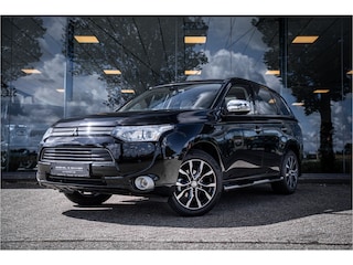 Mitsubishi Outlander 2.0 PHEV instyle ** Schuifdak ** Side-bars ** Trekhaak ** Chroom spiegels ** Rockford Fosgate Audio ** NAP!!