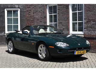 Jaguar XK 4.0 V8 Convertible Wij zijn op afspraak geopend! Graag bellen voor uw komst.