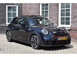 Mini Mini 2.0 Cooper S John Cooper Works/Panodak/leer/1e eigenaar Wij zijn op afspraak geopend! Graag bellen voor uw komst.