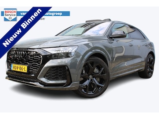 Audi Q8 4.0 TFSI Q8 quattro 600pk | Panorama dak | Keramische remschijven | Alcantara hemel | Luchtvering | Bang & Olufsen premium audio | Elektrisch wegklapbare trekhaak | Stoelverwarming/ventilatie | Stuurverwarming | Achterbank verwarmd | Elektrisch verstelbare stoelen met memory | Massage stoelen | Night Vision | 360* Camera | Alcantara stuur | Keyless entry/start | Soft close | Stuurverwarming |