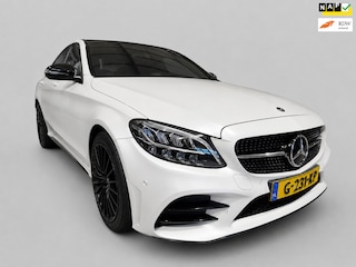 Mercedes-Benz C-klasse 180 - AMG Pakket - Panodak - Camera - Stoelverwarming - Afneembare trekhaak