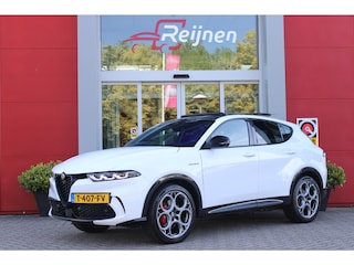 Alfa Romeo Tonale PHEV 280PK VELOCE | PANORAMISCH SCHUIF/KANTEL DAK | PREMIUM PACK: LEDEREN BEKLEDING/GEVENTILEERDE VOORSTOELEN/4-VOUDIG ELEKTRISCH VERSTELBARE LENDESTEUN VOORSTOELEN/HOOGGLANS ZWARTE RAAMOMLIJSTING/AMBIENT LIGHTING | TECHNOLOGY PACK: PARKEERWAARSCHUWING VOOR EN ACHTER/360° CAMERA/AUTOMATISCH INPARKEREN/ AUTONOMOUS DRIVING LEVEL 2: ADAPTIVE CRUISE CONTROL/LANE CENTERING ASSIST/TRAFFIC JAM ASSIST DODEHOEK DETECTIE AUTOMATISCH DIMMENDE BUITENSPIEGELS ELEKTRISCH BEDIENBARE ACHTERKLEP | WINTERPACK: STOELVERWARMING VOOR/STUURVERWARMING/VERWARMBARE RUITENSPROEIERS | HARMAN KARDON SOUND SYSTEM | 20" LICHTMETALEN VELGEN "GRAPHITE GREY" | DRAADLOZE TELEFOONLADER | NAVIGATIE | DRAADLOZE APPLE CARPLAY/ANDROID AUTO | FULL LED MATRIX KOPLAMPEN |