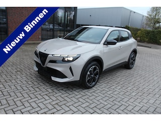 Alfa Romeo Junior Elettrica 54 kWh Clima-Cruise-Keyless-Carplay Fabrieksgarantie 05-2027 !!