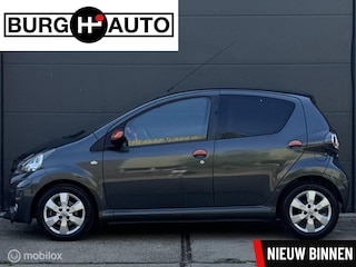 Toyota Aygo 1.0 VVT-i Dynamic Orange 5 deurs - AIRCO - LM VELGEN - EL. RAMEN - BLUETOOTH - CPV - LEDER STUUR - LED - NAP - NL AUTO - NIEUWE APK BIJ AFLEVERING -