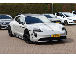 Porsche Taycan 4 93 kWh / SoH 92,2% / Panoramadak / 360Camera / Passenger Display / Adaptieve Stoelen / Luchtvering / 21'' / Bose / Keyless / Sportchrono / Stoelventilatie / Stoelverwarming 4x / DAB / Cruise Control