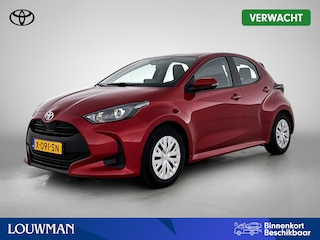 Toyota Yaris 1.5 Hybrid Active | 1e Eigenaar | NIEUW GELEVERD & ONDERHOUDEN | Metallic Rood | Apple Carplay / Android Auto |