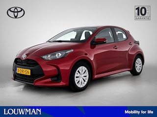 Toyota Yaris 1.5 Hybrid Active | 1e Eigenaar | NIEUW GELEVERD & ONDERHOUDEN | Metallic Rood | Apple Carplay / Android Auto |