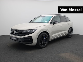 Volkswagen Touareg 3.0 TSi eHybrid 4MOTION R Edition 462 PK| V6 | Panoramadak | Leder Interieur | Luchtvering | Navigatie | Dodehoekdetectie | 360 Camera | Head-Updisplay | Stoelverwarming Voor & Achter