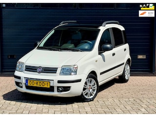 Fiat Panda 1.2 Emotion aut. pdc acc pano NAP zeer lage kmst!