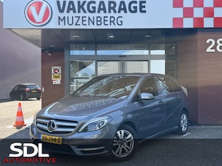 Mercedes-Benz B-klasse 180 Ambition // NAVI // PDC // TREKHAAK // BI-XENON LAMPEN // STOELVERWARMING // AIRCO //