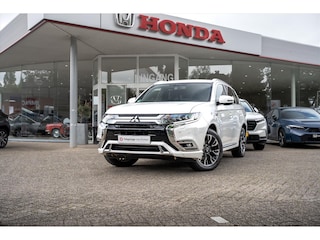 Mitsubishi Outlander 2.4 PHEV Diamand Edition 4 WD | Afneembare trekhaak | All Season banden | 360º Camera | Elektrisch achterklep | PDC | Navigatie | Stoelverwarming