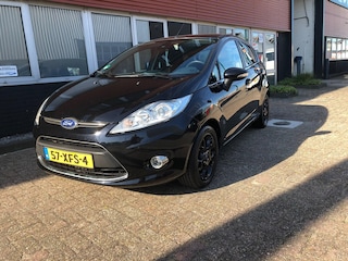 Ford Fiesta 1.25 Titanium X - Pack | 5 Deurs | Bluetooth | Climate Controle | Cruise Controle | Radio/CD met Aux en USB aansluiting | Voorruitverwarming | Parkeer sensoren achter | Trekhaak | NAP | Zeer mooi | Garantie |
