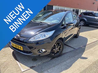 Ford Fiesta 1.25 Titanium X - Pack | 5 Deurs | Bluetooth | Climate Controle | Cruise Controle | Radio/CD met Aux en USB aansluiting | Voorruitverwarming | Parkeer sensoren achter | Trekhaak | NAP | Zeer mooi | Garantie |