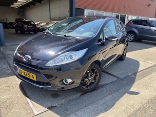 Ford Fiesta 1.25 Titanium X - Pack | 5 Deurs | Bluetooth | Climate Controle | Cruise Controle | Radio/CD met Aux en USB aansluiting | Voorruitverwarming | Parkeer sensoren achter | Trekhaak | NAP | Zeer mooi | Garantie |