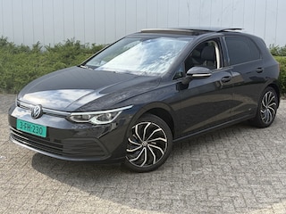 Volkswagen Golf VIII Lim. Life eTSI | Pano | Keyles | Sfeerverlichting | Stuurverwarming
