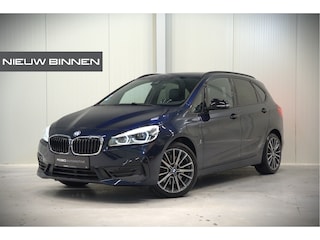 BMW 2-serie Tourer 225xe iPerformance eDrive Edition | Stoelverwarming | Head-Up Display | Cruise Control | Parkeersensoren | Ambiance Verlichting | LED | Navigatie | Keyless | Leer |