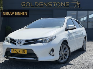 Toyota Auris Touring Sports 1.8 Hybrid Lease Trekhaak,2e Eigenaar,Pano,Navi,Camera,Clima,Cruise,Lm velgen,N.A.P,Dealer Onderhouden,Apk tot 12-2026