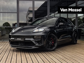 Porsche Macan Turbo 100 kWh | VERWACHT | VIERWIELBESTURING | BIJ-RIJDERS DISPLAY | BOSE | SPORTCHRONO | PANORAMA/SCHUIF-KANTELDAK | 22 INCH ZWART | VULKAANGRIJS | PASM LUCHTVERING | PORSCHE INNO DRIVE | HEAD-UP | STOELVENTILATIE | NL AUTO | 1E EIGENAAR |