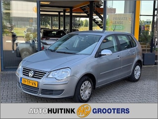 Volkswagen Polo 1.4-16V Optive - airco - radio - 5 deurs - slechts 76.000 km !!