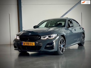 BMW 330e, Schuifdak, ACC, HUD, Harman Kardon, Elektr. Stoelen, Adaptief Onderstel