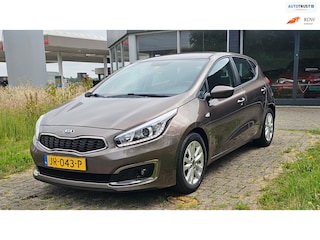 Kia Ceed Cee'd 1.6 GDI First Edition