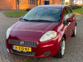 Fiat Punto Grande 1.4 Active 5-Drs Airco Electric pakket Audio/CD ABS 2 x airbag EBD Colorpakket Trekhaak Dealeronderhoud Nw Apk!