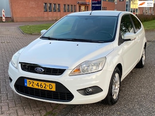 Ford Focus 1.4 Trend 3-Drs Airco Electric pakket Audio/CD Cruisecontrol ABS ESP Colorpakket EBD LMV 15" Dealeronderhoud Nieuwe Apk