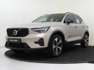 Volvo XC40 2.0 B4 Plus Dark | Trekhaak | H&K Audio | Stoelgeheugen |