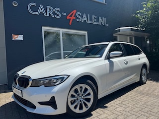 BMW 318I Touring Aut. Business Edit. + Camera + Car -play + Led + Lmv + Navi + D-glas