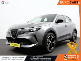 Alfa Romeo Junior Elettrica Automaat 156PK Adaptieve Cruise Control LMV 18 inch Full Led Matrix Parkeer sensoren Navigatie Apple Carplay / Android auto Climate Control