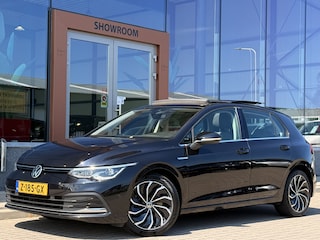 Volkswagen Golf 1.5 TSI 1st Edition | Pano | Stoel/Stuurverwarming | ACC | Massage | Memory | Sfeerverlichting