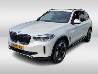 BMW iX3 High Executive 80 kWh / Trekhaak / Panoramadak / Camera / Head-up / 20'' / Leder / Harman Kardon / Navigatie / Memory seats / Dodehoek / DAB / Stoelverwarming / Cruise Control Adaptief