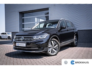 Volkswagen Tiguan Elegance eHybrid 1.4 TSI 245 PK | Achteruitrijcamera met 360° Surround View | Matrix-LED-koplamp (IQ.Light) met Achterlichten LED, donkerrood, Knipperlichten dynamisch | Trekhaak (kogelkop zwenkbaar)