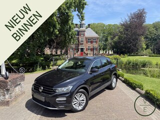 Volkswagen T-Roc 1.5 TSI Style | Camera | Adaptive | Clima | Trekhaak | Dealer Onderhouden |
