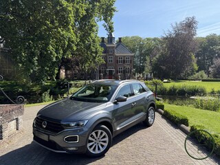 Volkswagen T-Roc 1.5 TSI Sport | Camera | KeyLes | Adaptive | DigiDash | Dealer Onderhouden |