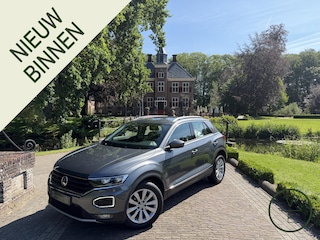 Volkswagen T-Roc 1.5 TSI Sport | Camera | KeyLes | Adaptive | DigiDash | Dealer Onderhouden |