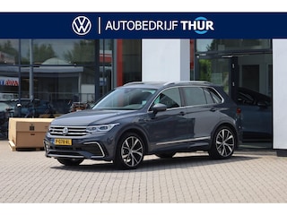Volkswagen Tiguan 1.5 TSI R-Line Business+ 150PK / 110kW DSG, NL auto, 1e eigenaar nieuw door ons geleverd en onderhouden, wegklapbare trekhaak, R-Line in- en exterieur, keyless go & entry, panoramadak, 20" 'Suzuka' LMV, Apple Carplay & Android Auto, achteruitrijcamera, winterpakket (verwarmbare voorstoelen, verwarmbaar stuurwiel), assistentiepakket (dodehoeksensor (side assist)), LED Matrix (IQ.Lights), elektrische achterklep (easy open), elektrisch verstel-, verwarm- en inklapbare buitenspiegels (spiegelpakket), adaptieve cruise control (acc), digital cockpit pro, DAB+, spraakbediening, draadloze telefoonoplader, navigatie, parkeerassistent (park assist) etc.