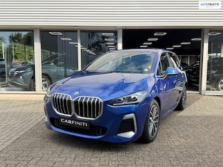 BMW 2-serie Tourer 225e xDrive M SPORT | Navigatie | Cruise | Leder | Camera | Clima | 18".