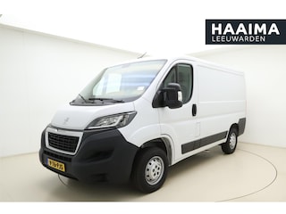 Peugeot Boxer 2.2 BlueHDi 120 L1H1 3.3t | Airco | In hoogte verstelbare zittingen | Parkeersensoren | Armsteunen | Centrale deurvergrendeling | Hill hold | Stuurbediening