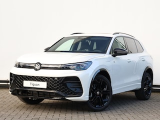Volkswagen Tiguan R-Line Edition 1.5 eHybrid 200 kW / 272 PK SUV 6 v | Panoramadak | Trekhaak | 360 Camera | Black Style | HD Matrix | 360 Camera | Head-Up |
