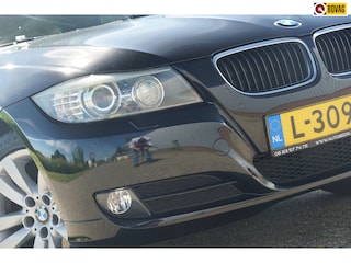 BMW 3-serie Touring 318i | Black Sapphire | Xenon/PDC V+A/NAV/LMV/Cruise/AC - Keurig!