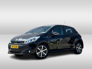 Peugeot 208 1.2 PureTech Allure / Panoramadak / Camera / Navigatie / 16'' / Climate Control / Stoelverwarming / Cruise Control
