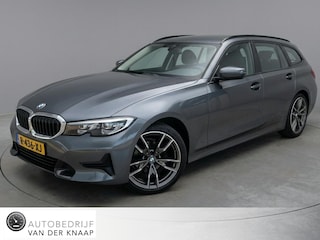 BMW 3-serie Touring 318i Business Edition Plus | Clima | Cruise | Multimedia/Navi | Stoel/-Stuurverwarming | Leder | PDC |